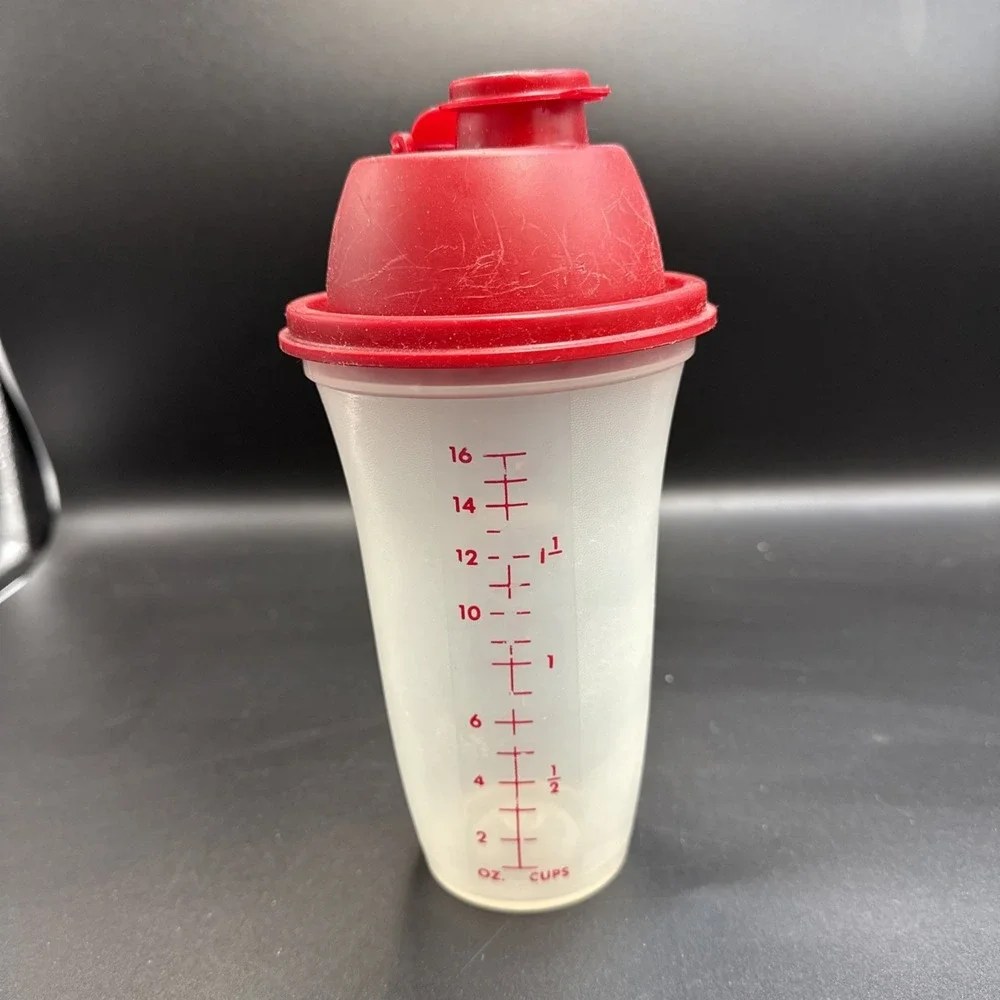 Tupperware Quick Shake 16oz 2 cup Container 844-26 Mixer Shaker‎ Red 3 Piece